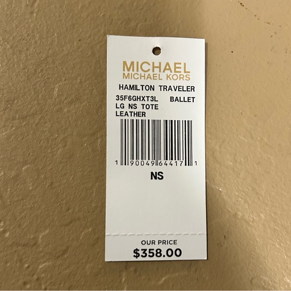 Like brand new without tag’s Michael Kors large leather tote purse - Picture 16 of 16